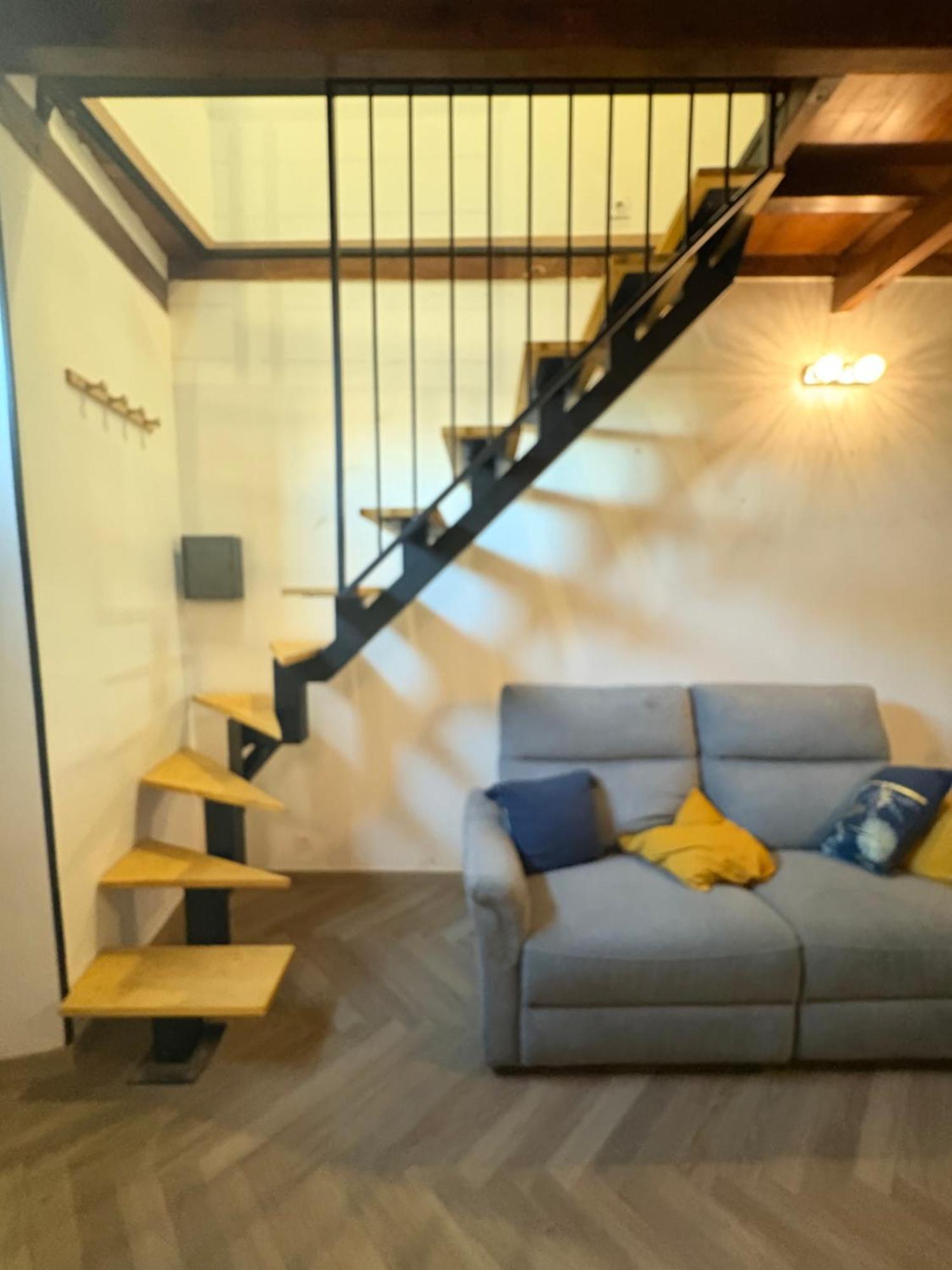 Ideal Location Triplex Centre-ville Appartement