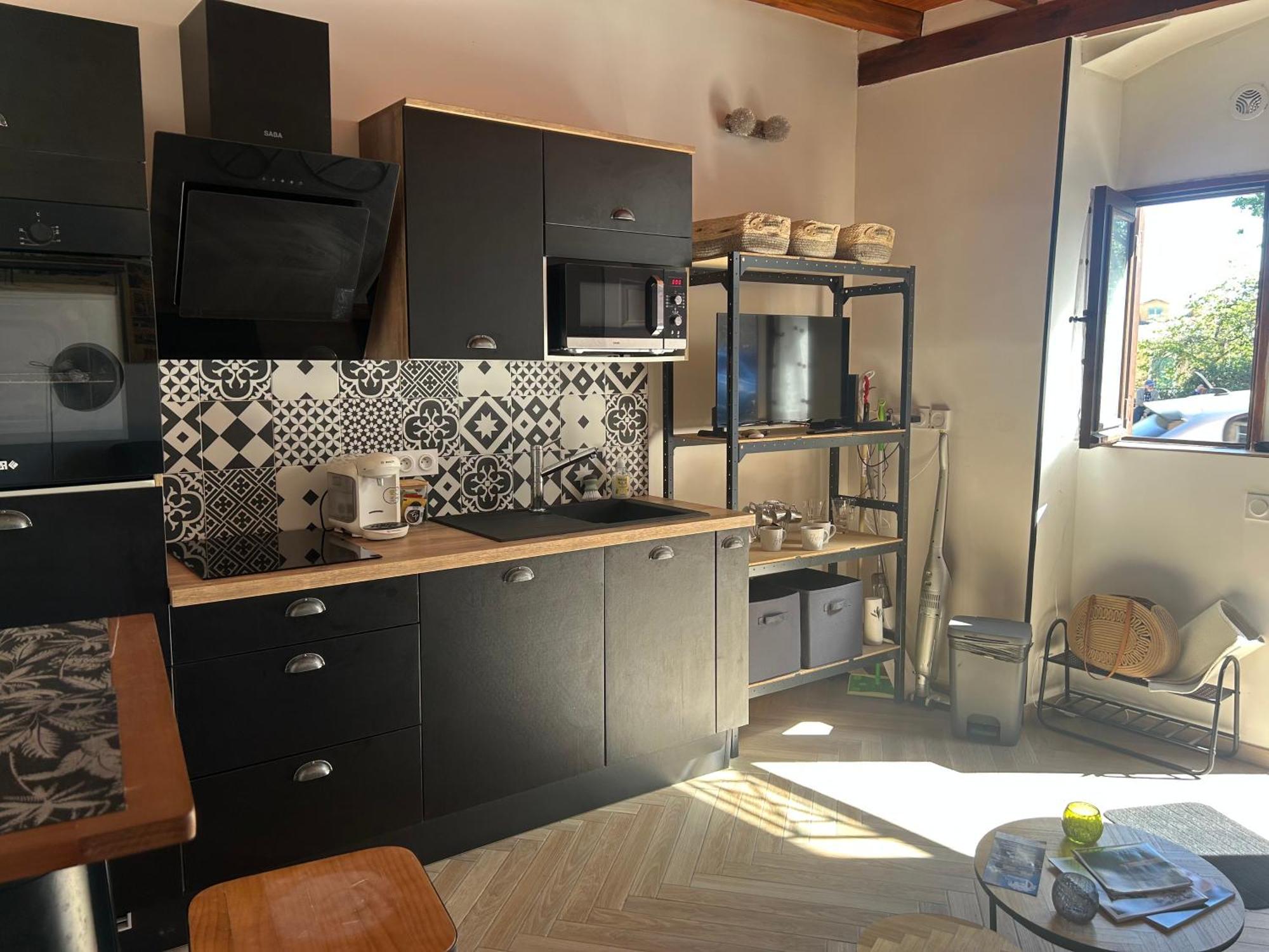 Ideal Location Triplex Centre-ville Appartement *